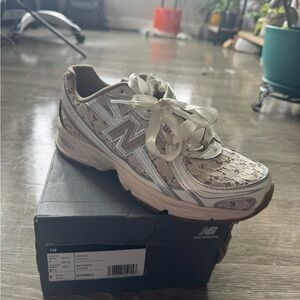 New Balance Women's Beige Lace Sneakers